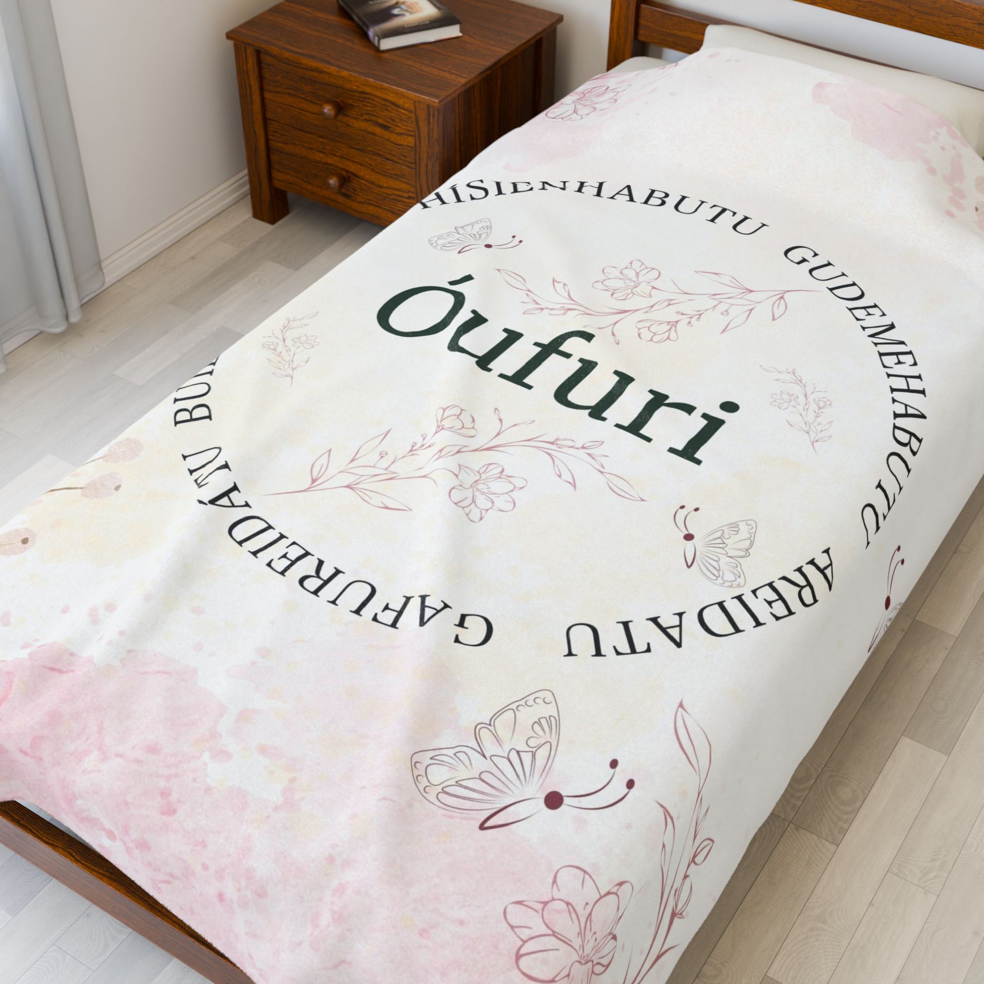 Óufuri' Floral Keepsake Throw